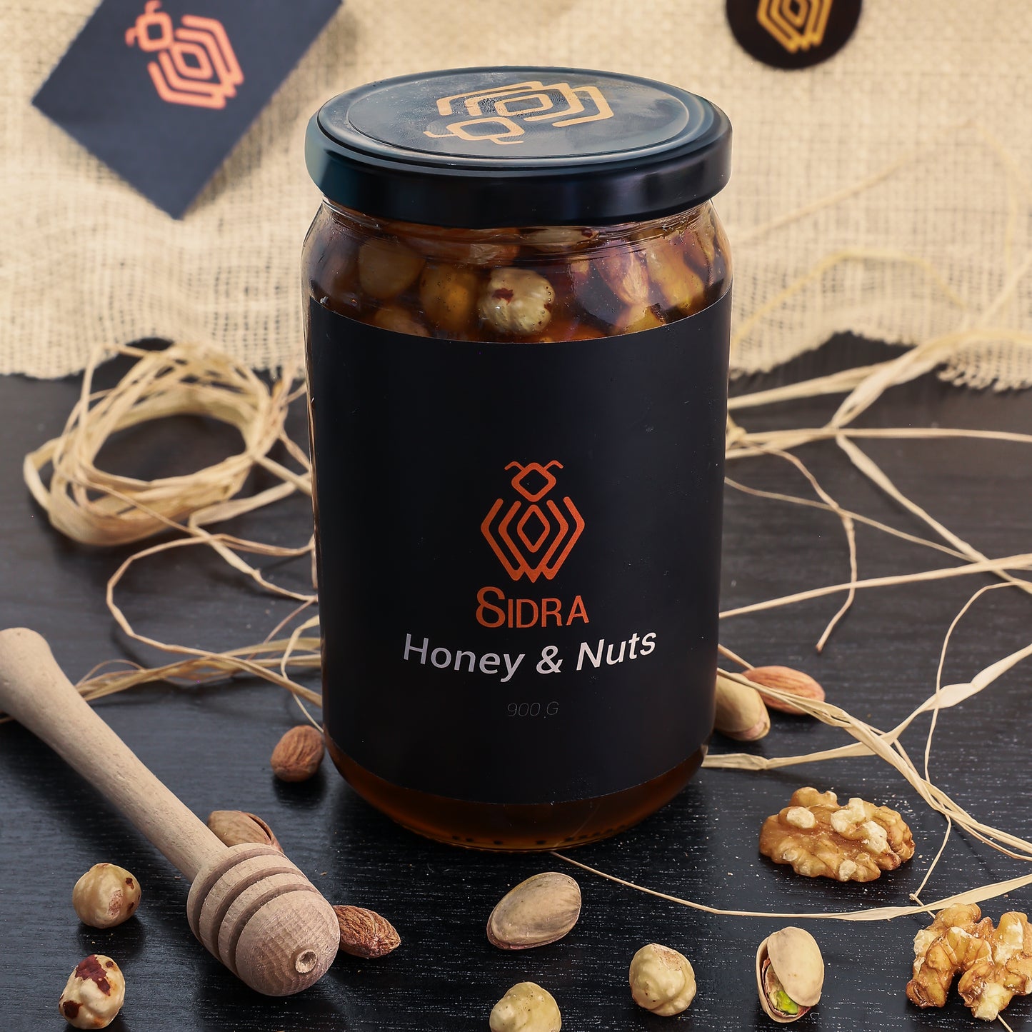 عسل بالمكسرات