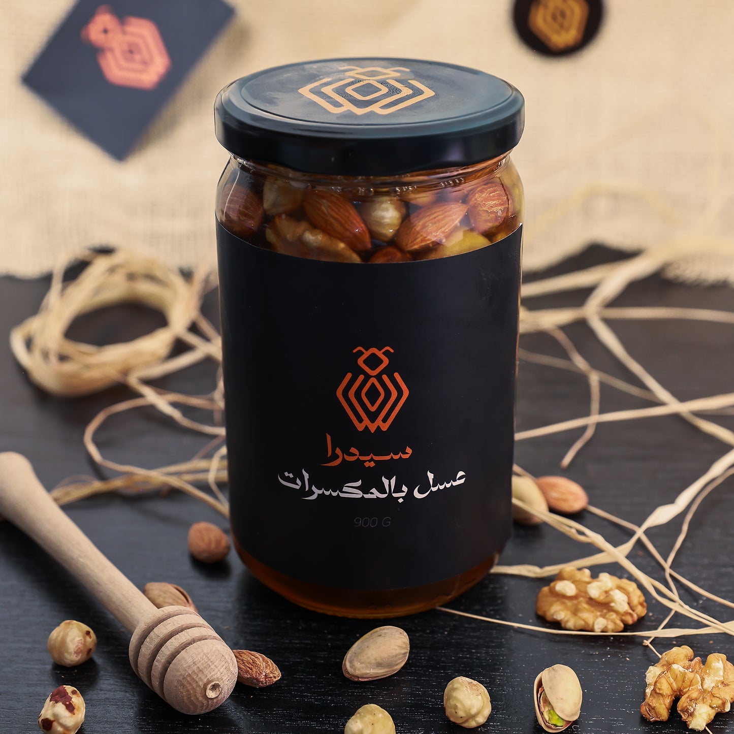 عسل بالمكسرات